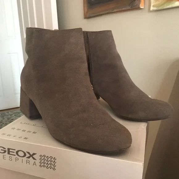 Summer Sundal - Picture 1 of 5